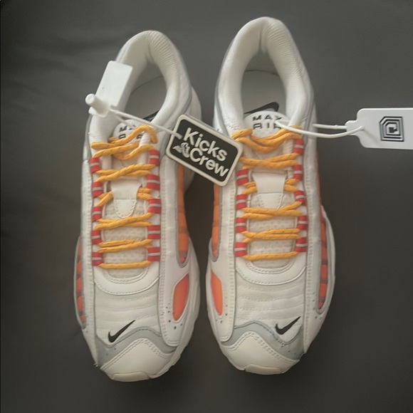 Women’s Nike Max Air White and Orange Athletic Shoes - Picture 3 of 8